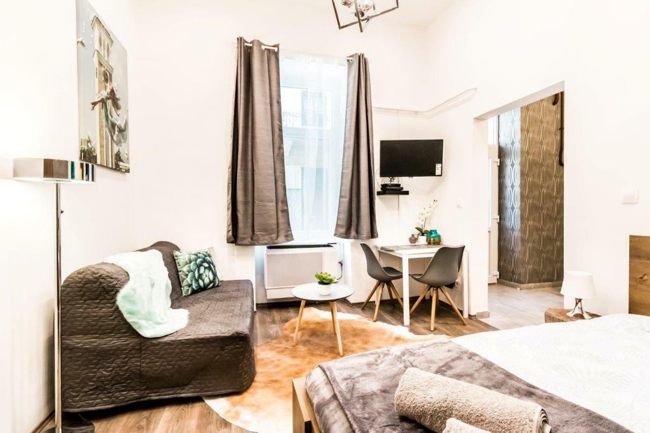 Amazon Apartment Near The Famous Party Boulevard Budapest Esterno foto